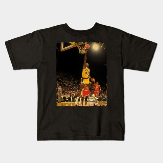 James Worthy - Vintage Design Of Basketball Kids T-Shirt by JULIAN AKBAR PROJECT